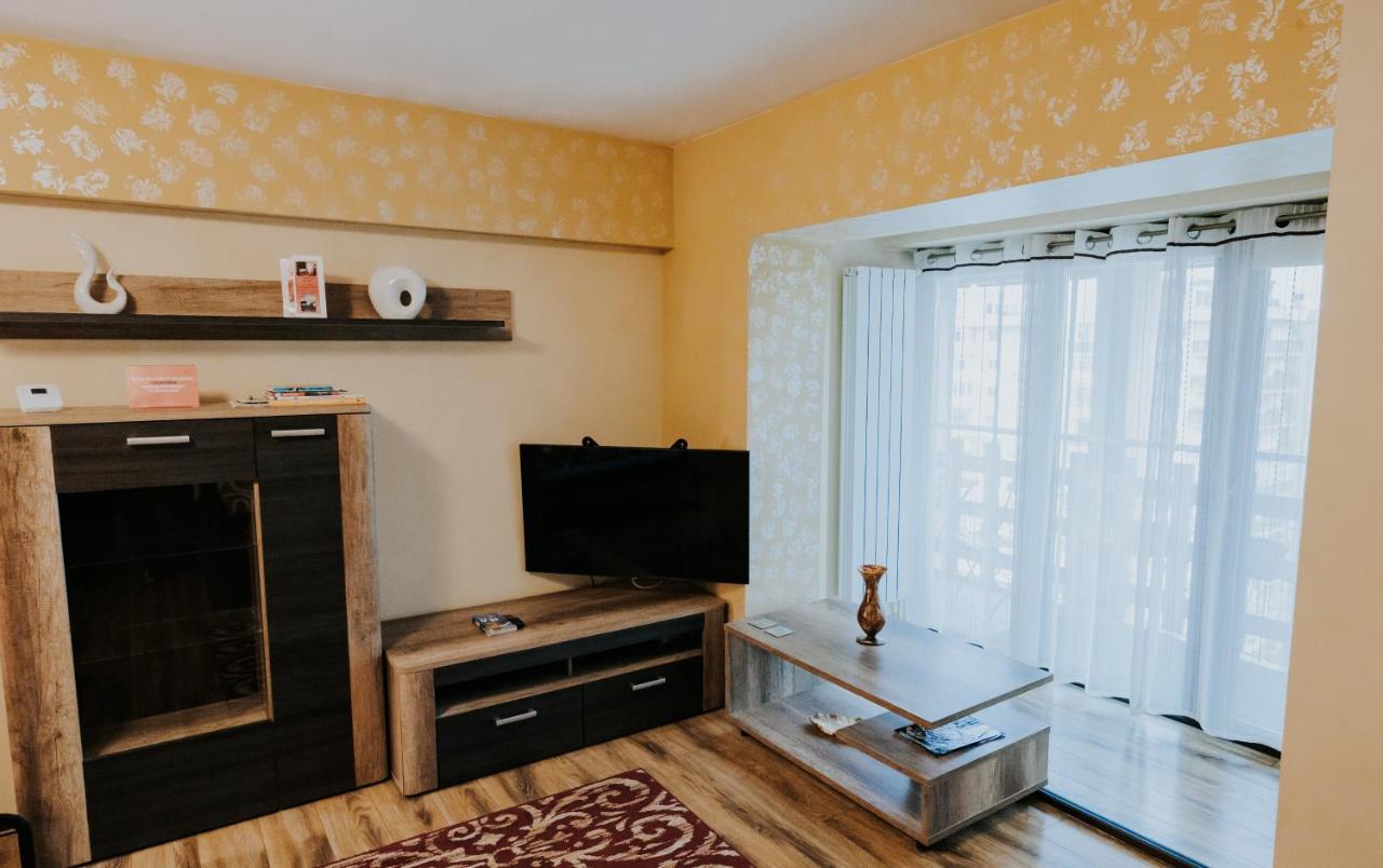 Carla'S Studio Central Palas, Airport Shuttle Iasi Exterior photo